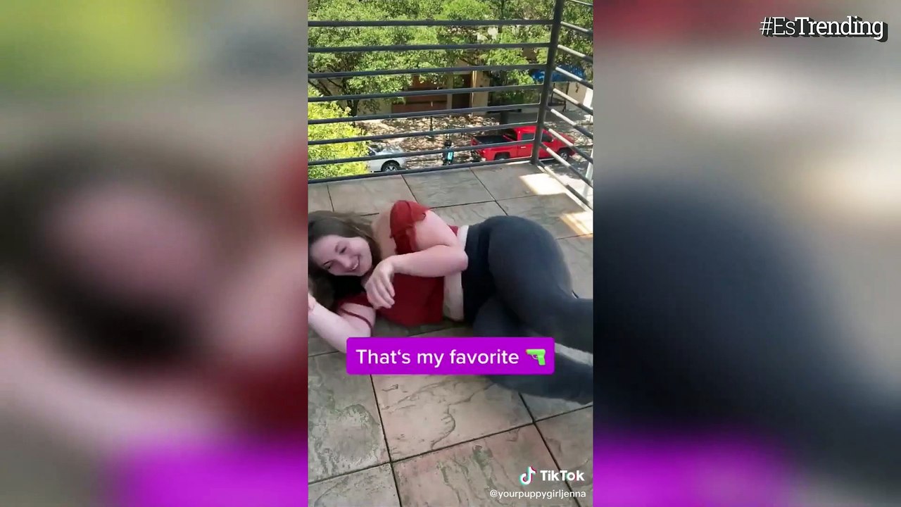 La extraña historia de una joven que gana dinero por actuar como un perro