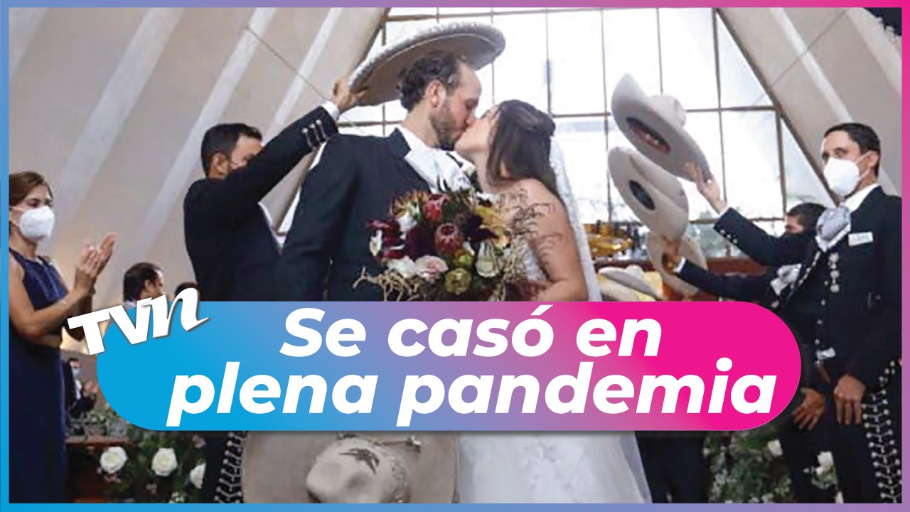 Camila Fernández llega al altar de la mano de su papá, Alejandro Fernández