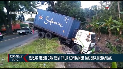 Descargar video: Detik-detik Truk Gagal Nanjak, Tabrak 4 Mobil dan 1 Motor di Belakang