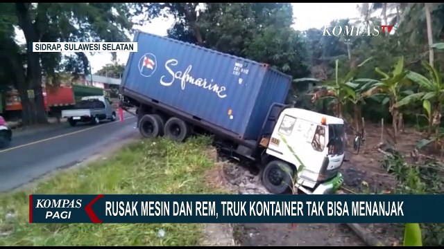 Detik-detik Truk Gagal Nanjak, Tabrak 4 Mobil dan 1 Motor di Belakang
