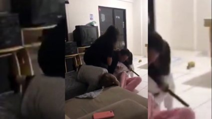 Vídeo: PM afastado invade apartamento e agride vizinhas com cassetete