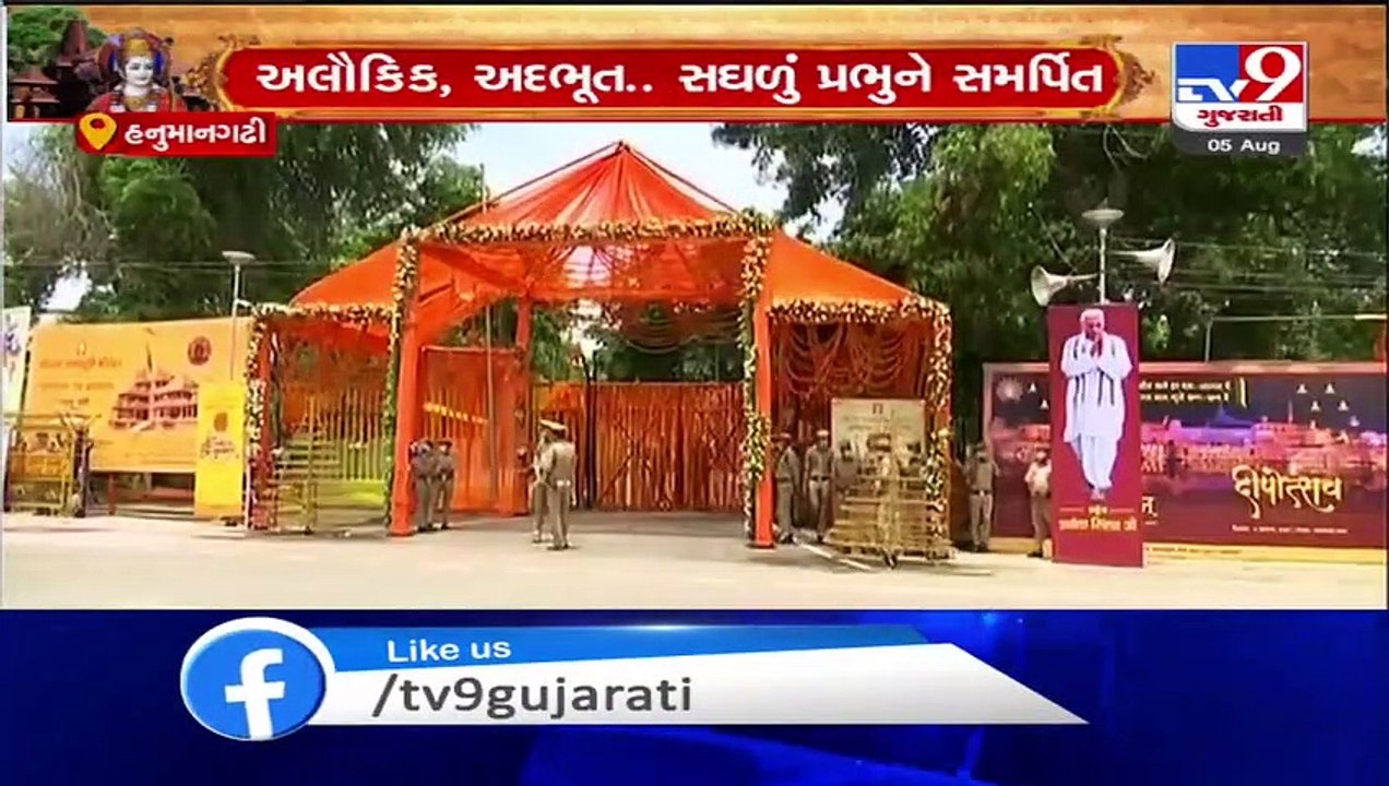 Prime Minister Narendra Modi offers prayers at...
