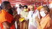 CM Yogi meets Ramdev and the saints in Ayodhya