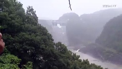 [현장영상] 소양강댐 제한수위 초과…3년 만에 수문 개방