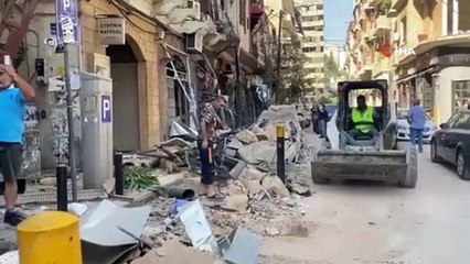 - Beyrut'ta molozlar kaldırılıyor