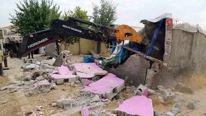 Şanlıurfa’da kaçak yapılar yerle bir edildi