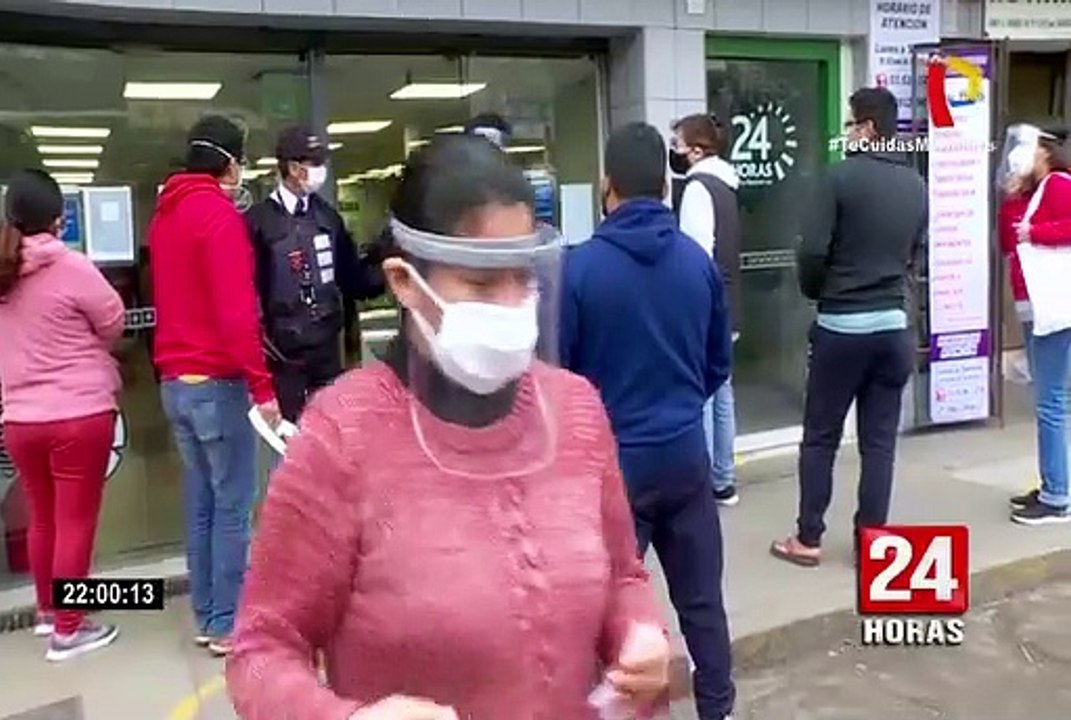 Largas colas tras fallas en las plataformas virtuales para realizar trámites bancarios