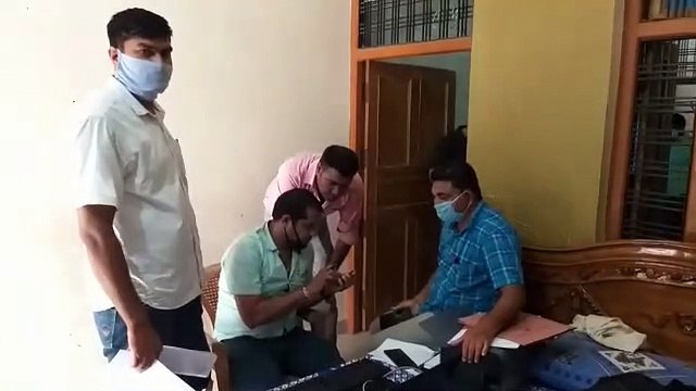 दस हजार की रिश्वत लेते बिजली कंपनी के उपयंत्री-लाइनमैन को लोकायुक्त ने पकड़ा