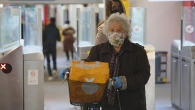 Francia se resiste a generalizar la obligación de mascarillas en la calle