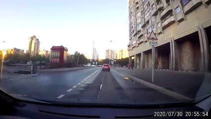 Quand un tuyau d'eaux usées explose en pleine rue
