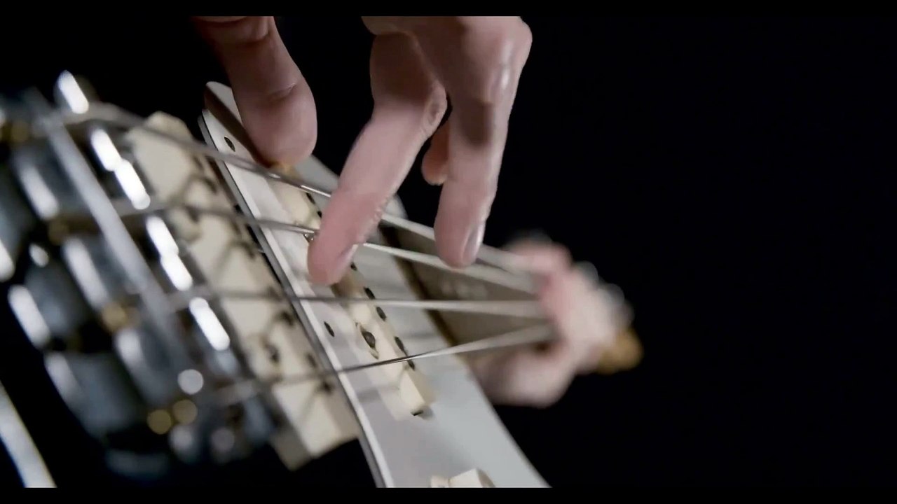27) Music.  Guitar Bass.  Absolutely Nothing. Jeremy Blake. Dance et électro.  Dramatique