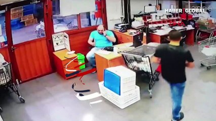 Beyrut'taki patlamada şok dalgasının gücü böyle görüntülendi