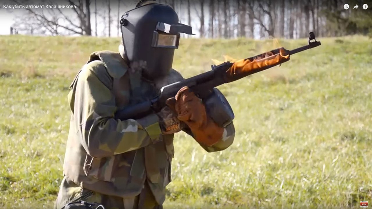 Stress vì Covid-19, xách súng AK-47 bắn cảnh sát | VTC