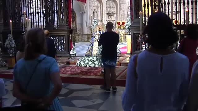 La Virgen de los Reyes sin procesión ni besamanos