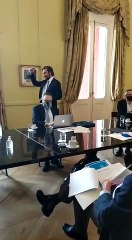 "¡Un aplauso para Martín!": así recibió Santiago Cafiero a Martín Guzmán en Casa Rosada tras el anuncio del acuerdo