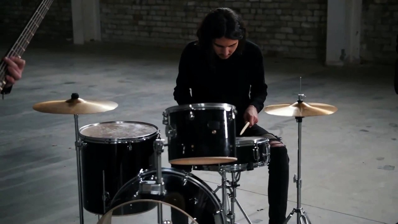 33) Music.  Guitar Bass.  Pavement Sunset. RKVC. Dance et électro.  Dramatique