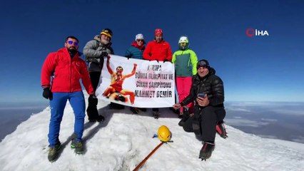 Ağrı Dağı’nın zirvesi sahibini ağırladı