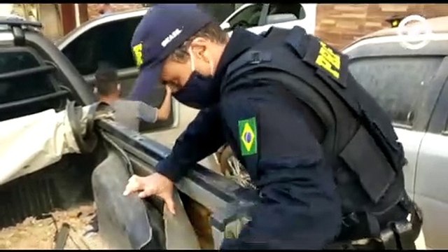 PRF apreende maconha escondida em forro de caminhonete
