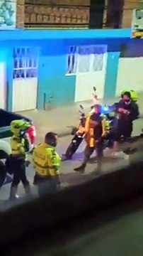 A cachetadas Policía impone comparendos