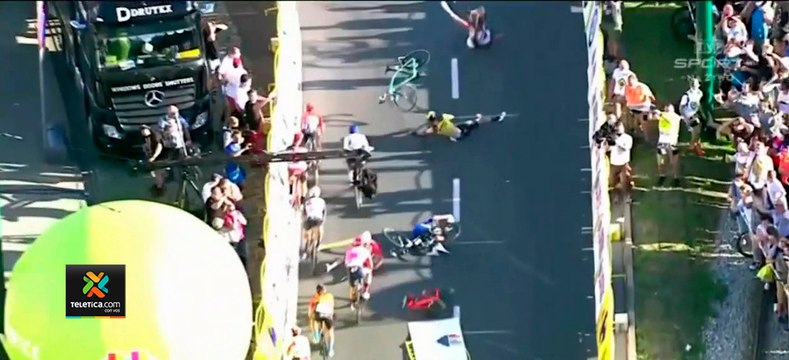 td7-Espeluznante-caída-en-Vuelta-a-Polonia-050820