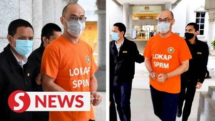 Descargar video: Former CEO remanded by MACC over kickbacks in tablet computer purchase