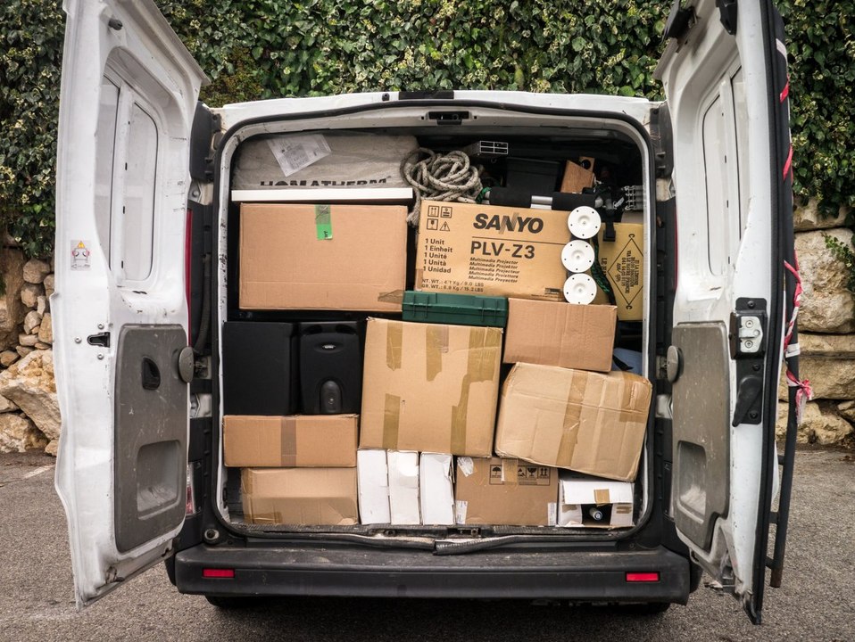 L’incroyable butin d’un livreur qui volait les colis des clients