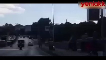 İstanbul sokakları onlarla doldu! Megakentin en işlek güzergahında facianın eşiğinden dönüldü