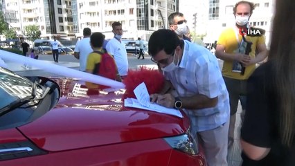 Mobilya aldı, girdiği çekilişle sıfır kilometre araç kazandı