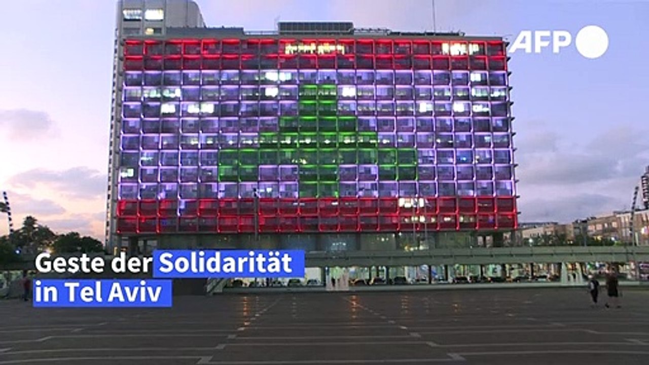 Tel Aviv projiziert libanesische Flagge auf das Rathaus