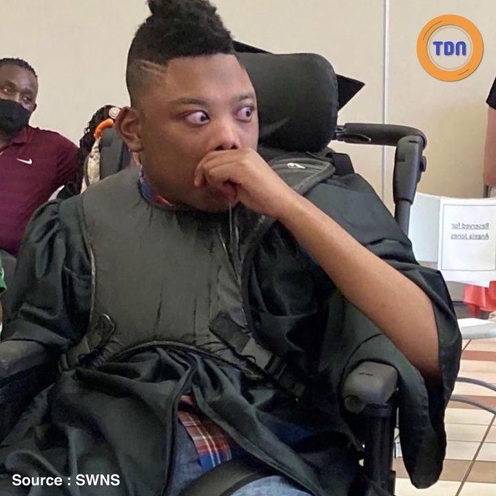 Deux meilleurs amis avaient 2% de chances de survie à la naissance, ils sont aujourd’hui diplômés