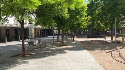 Largas colas para hacerse PCRs en Sabadell