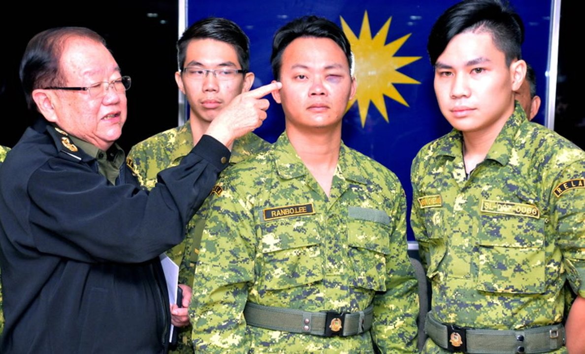 'Datuk Seri' beats up Rela men for not showing him respect