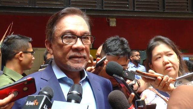 Anwar brushes off Azmin, Zuraida sacking as rumour, comments on Bersatu’s Sabah move