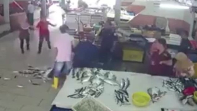 Officers overturn market vendor's tray of fish in viral video