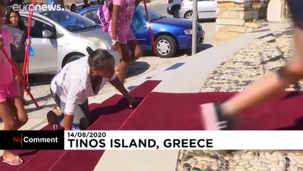 Sur l'île grecque de Tinos, un pèlerinage restreint