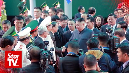 Kim Jong Un makes a splash in Vietnam as Trump lands