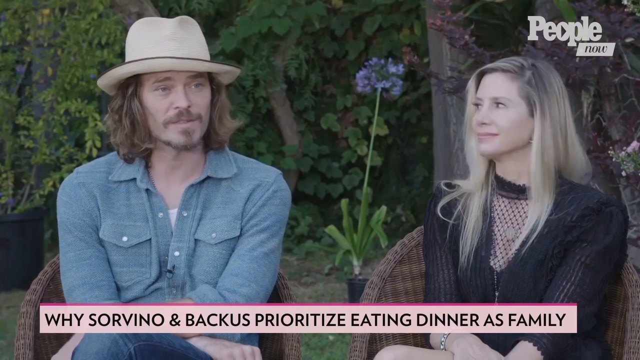 Mira Sorvino and Family Dress Up Like the Cast of Friends — and Lisa Kudrow Approves!