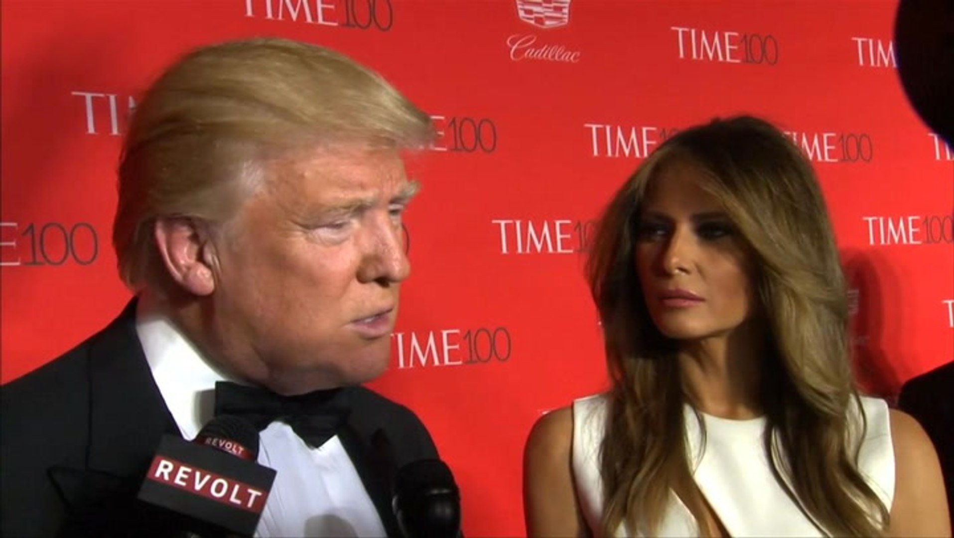 ⁣Comedians turn tables on Trump's 'fake news' awards
