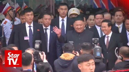 Kim Jong Un gets a red carpet welcome in Vietnam