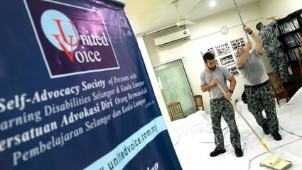 Aussie warship crew help spruce up United Voice centre