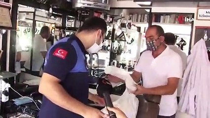 'Ustalık belgesi' olmayan berberden zabıtaya: İstersen seni tıraş edeyim gel otur