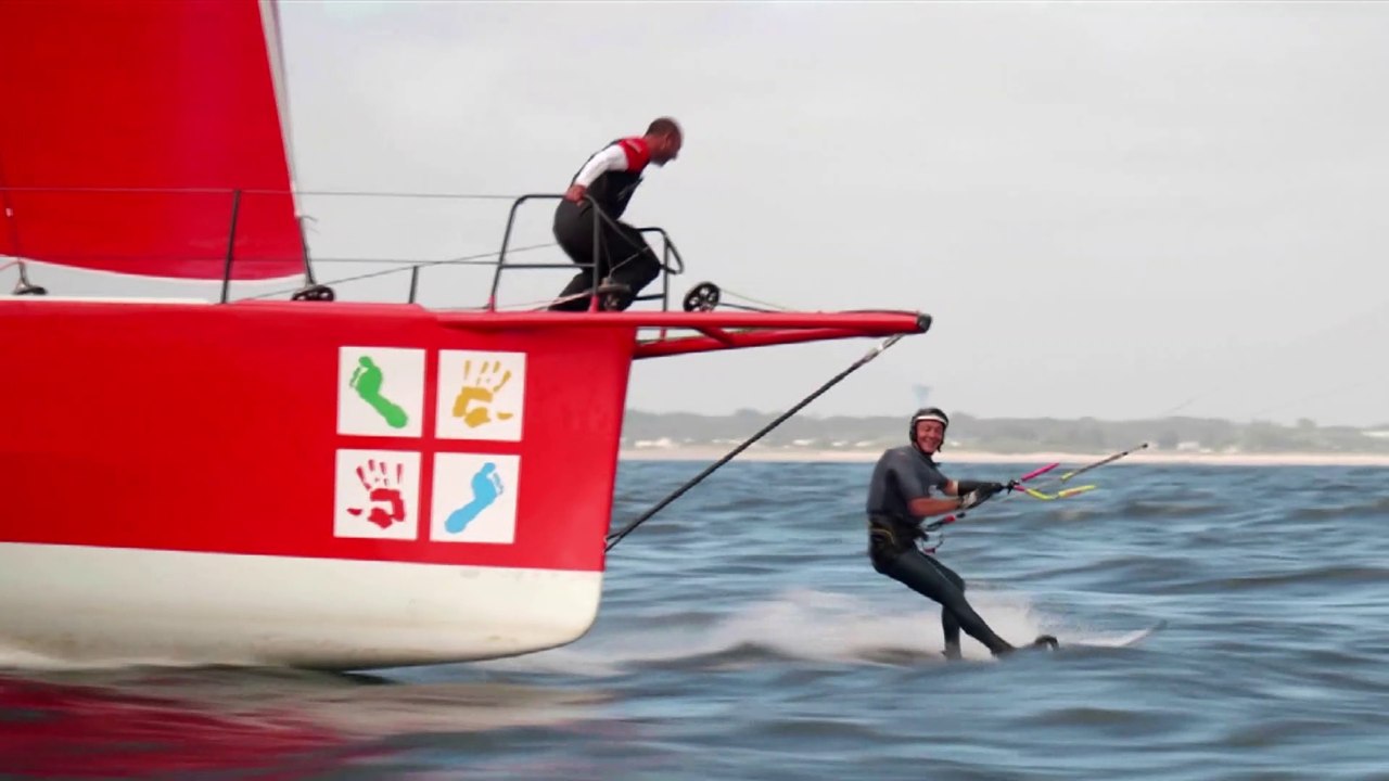 Groupe APICIL : Rencontre exceptionnelle à bord de l’IMOCA Groupe APICIL entre Damien Seguin et Chris Ballois, kitesurfeur handisport,  deux athlètes extra-ordinaires