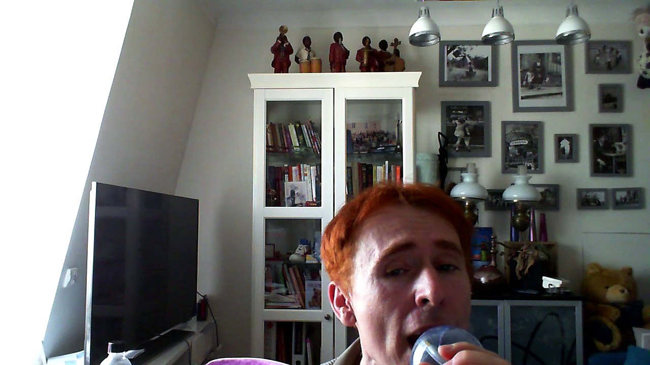 Wiwi égratigne "good vibes (good feeling)"