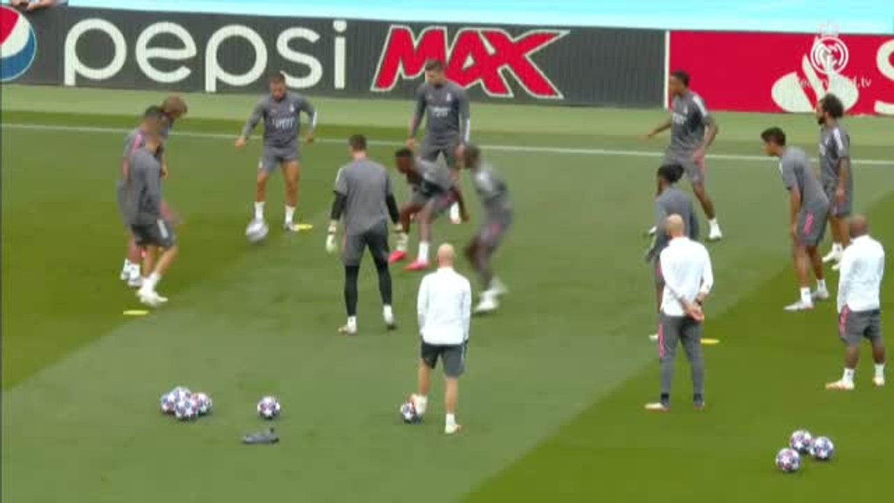 El Real Madrid toma contacto con el césped del Etihad Stadium