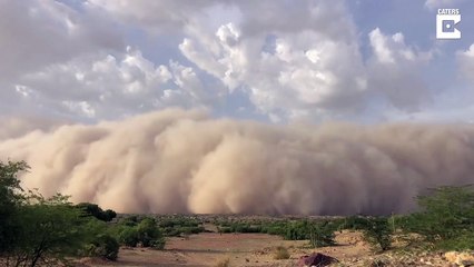 Cette tempête de sable est absolument terrifiante
