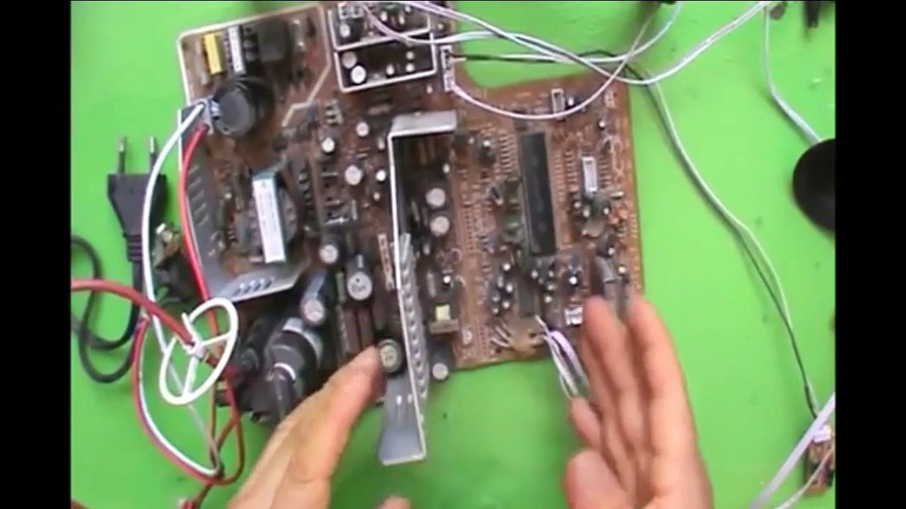 COMO CONVERTIR UN TELEVISOR EN UN AMPLIFICADOR  DE AUDIO ESTEREO.