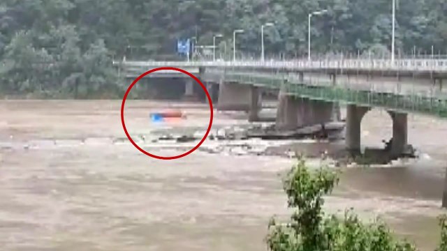 [인터뷰투데이] 의암호 사고 실종자 이틀째 수색···빠른 유속과 흙탕물에 '난항' / YTN