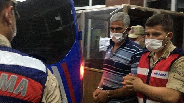 Arazi anlaşmazlığı tartışmasında oğlu ve gelinini öldürdü