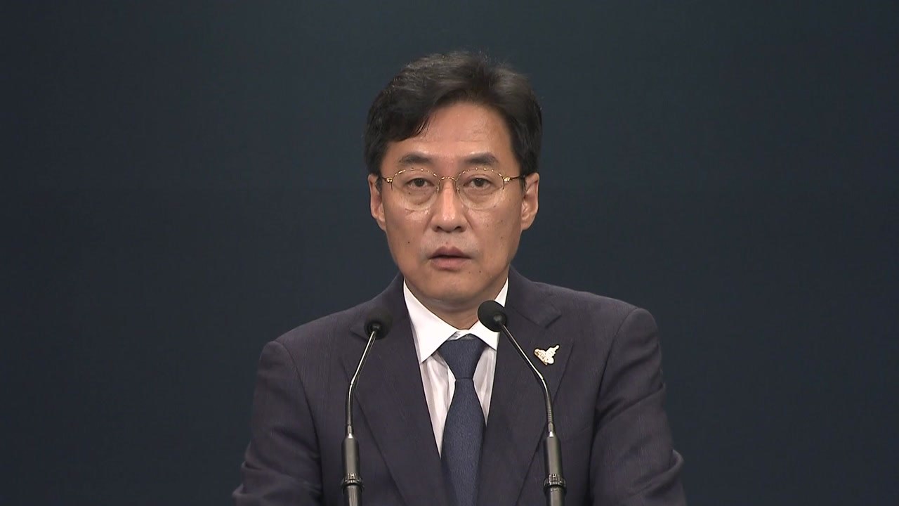 靑 "노영민 비서실장과 비서실 수석비서관 5명 사의 표명" / YTN