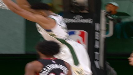 Dunk of the Night: Giannis Antetokounmpo
